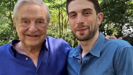 Cine este și cum arată Alexander Soros, fiul lui George Soros? Ce scandal imens a declanșat acesta
