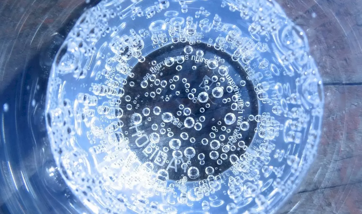 Ce se întâmplă dacă te speli pe față cu apă minerală. Este secretul femeilor din Japonia