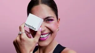 Pandora lansează campania de sărbători: loves, unboxed